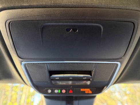 Used 2025 Buick Enclave Avenir w/ Super Cruise Package image 23