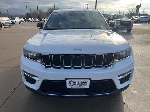 Used 2024 Jeep Grand Cherokee Limited w/ Luxury Tech Group II image 8