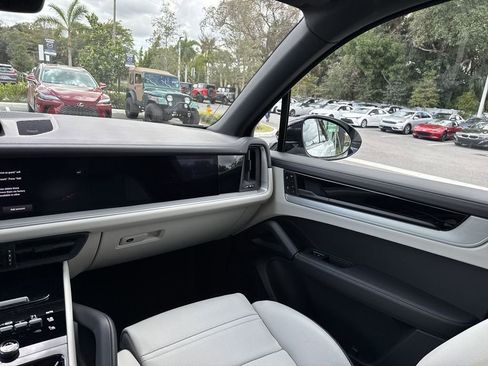 Used 2024 Porsche Cayenne S image 16