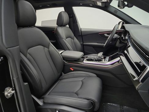 Used 2025 Audi Q8 Prestige w/ Prestige Package AWD/4WD image 18