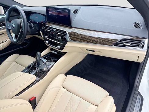 Used 2023 BMW 530i w/ Premium Package RWD image 16