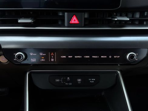 Used 2026 Kia Carnival FWD image 32
