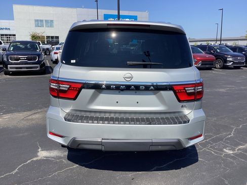 Used 2024 Nissan Armada SL w/ Captain's Chairs Package image 3