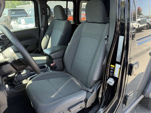 Used 2024 Jeep Wrangler Unlimited Sport AWD/4WD image 7