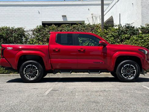 Used 2025 Toyota Tacoma TRD Sport w/ TRD Sport Upgrade Package AWD/4WD image 3