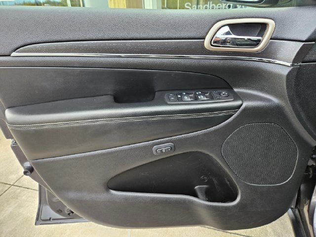 Used 2017 Jeep Grand Cherokee Limited AWD/4WD image 19
