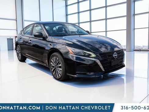 Used 2025 Nissan Altima 2.5 SV AWD/4WD image 31