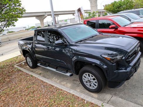 Used 2025 Toyota Tacoma SR5 image 7
