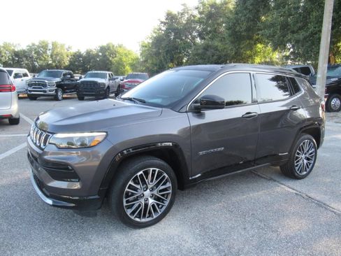 Used 2023 Jeep Compass Limited w/ Elite Group AWD/4WD image 4