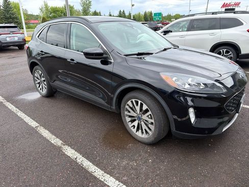 Used 2022 Ford Escape Titanium w/ Class II Trailer Tow Package AWD/4WD image 2
