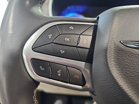 Used 2023 Chrysler Voyager LX FWD image 17