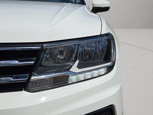 Used 2018 Volkswagen Tiguan SEL FWD image 27