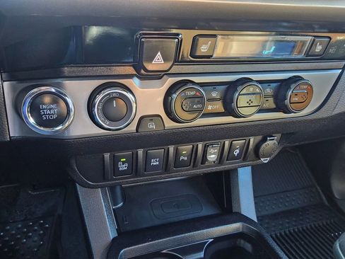 Used 2016 Toyota Tacoma Limited w/ Towing Package image 23