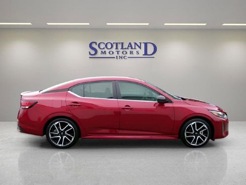 Used 2025 Nissan Sentra SR w/ SR Premium Package FWD image 5