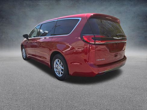 Used 2026 Chrysler Pacifica Select FWD image 6