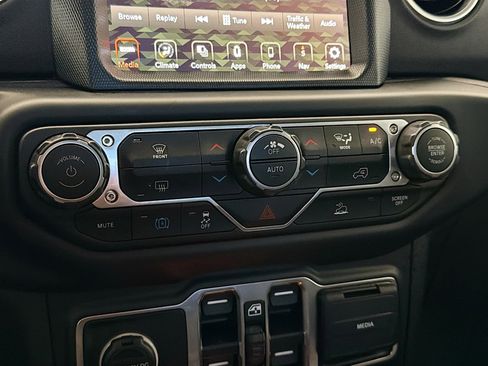 Used 2023 Jeep Wrangler Unlimited Sahara image 10