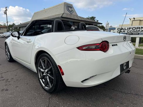Used 2021 MAZDA MX-5 Miata Sport image 6