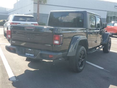 Used 2021 Jeep Gladiator Sport AWD/4WD image 5