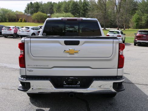 Used 2022 Chevrolet Silverado 1500 LT w/ Safety Package image 4