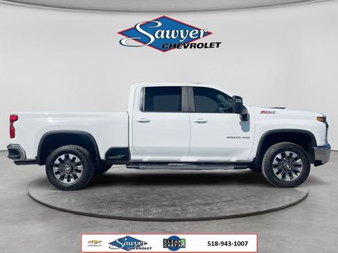 Used 2022 Chevrolet Silverado 2500 LT w/ Convenience Package AWD/4WD image 6