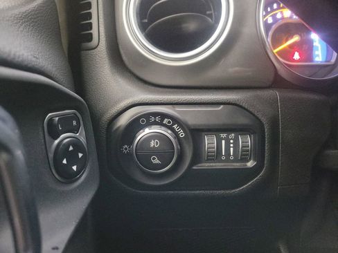 Used 2020 Jeep Gladiator Overland image 14