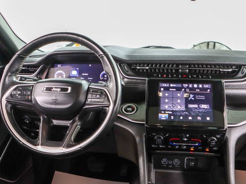 Used 2022 Jeep Grand Cherokee Altitude image 17