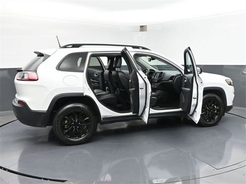 Used 2023 Jeep Cherokee Altitude Lux image 45