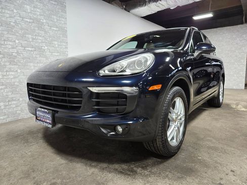 Used 2018 Porsche Cayenne Base image 5