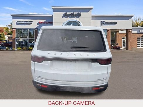 Used 2023 Jeep Wagoneer Series III w/ Preferred Equipment Group image 6