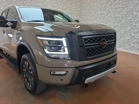 Used 2023 Nissan Titan PRO-4X w/ Pro-4x Convenience Package image 9