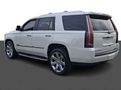 Used 2018 Cadillac Escalade Luxury image 4