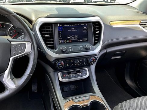 Used 2023 GMC Acadia SLE image 9