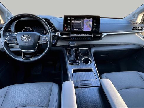 Certified 2022 Toyota Sienna Limited FWD image 15