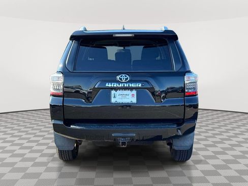 Used 2017 Toyota 4Runner SR5 AWD/4WD image 6