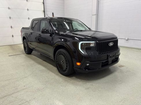Used 2025 Ford Maverick Lobo AWD/4WD image 2