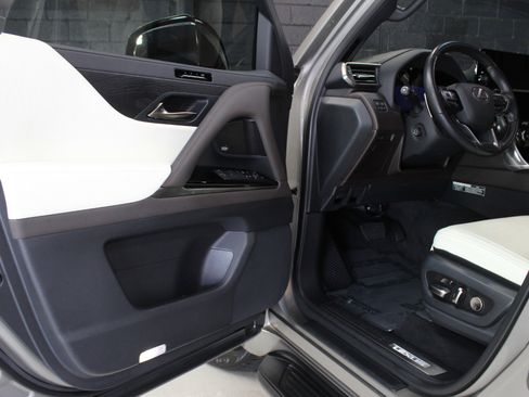 Used 2023 Lexus LX 600 4WD w/ Appearance Package image 20