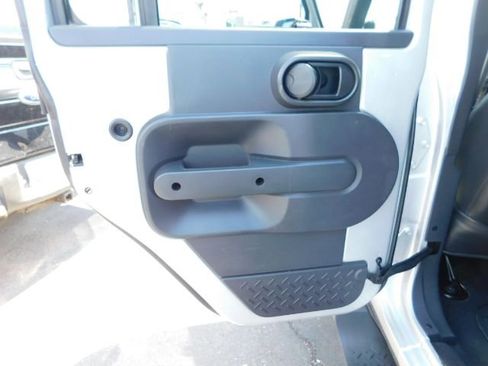 Used 2007 Jeep Wrangler Unlimited Sahara image 12