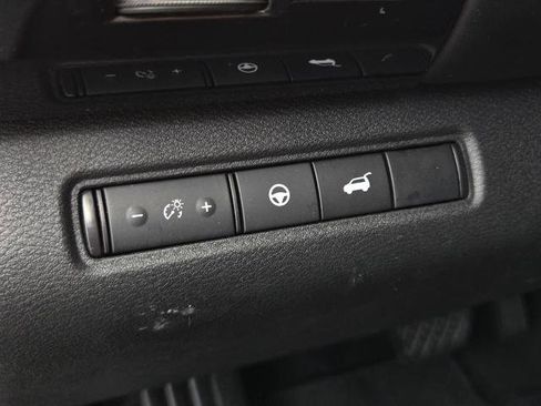 Certified 2025 Nissan Pathfinder SV FWD image 18