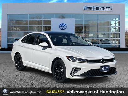 Certified 2025 Volkswagen Jetta SE w/ Sunroof Package