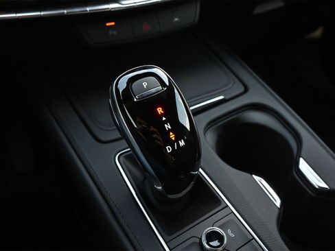 New 2025 Cadillac XT4 Premium Luxury image 14