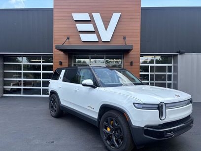 Used 2025 Rivian R1S Premium