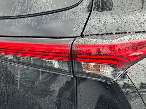 Used 2021 Toyota Highlander LE image 50