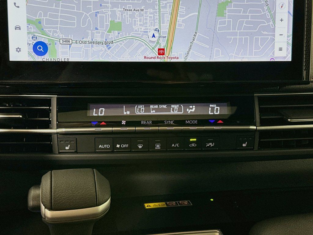 Used 2026 Toyota Sienna XSE FWD image 16