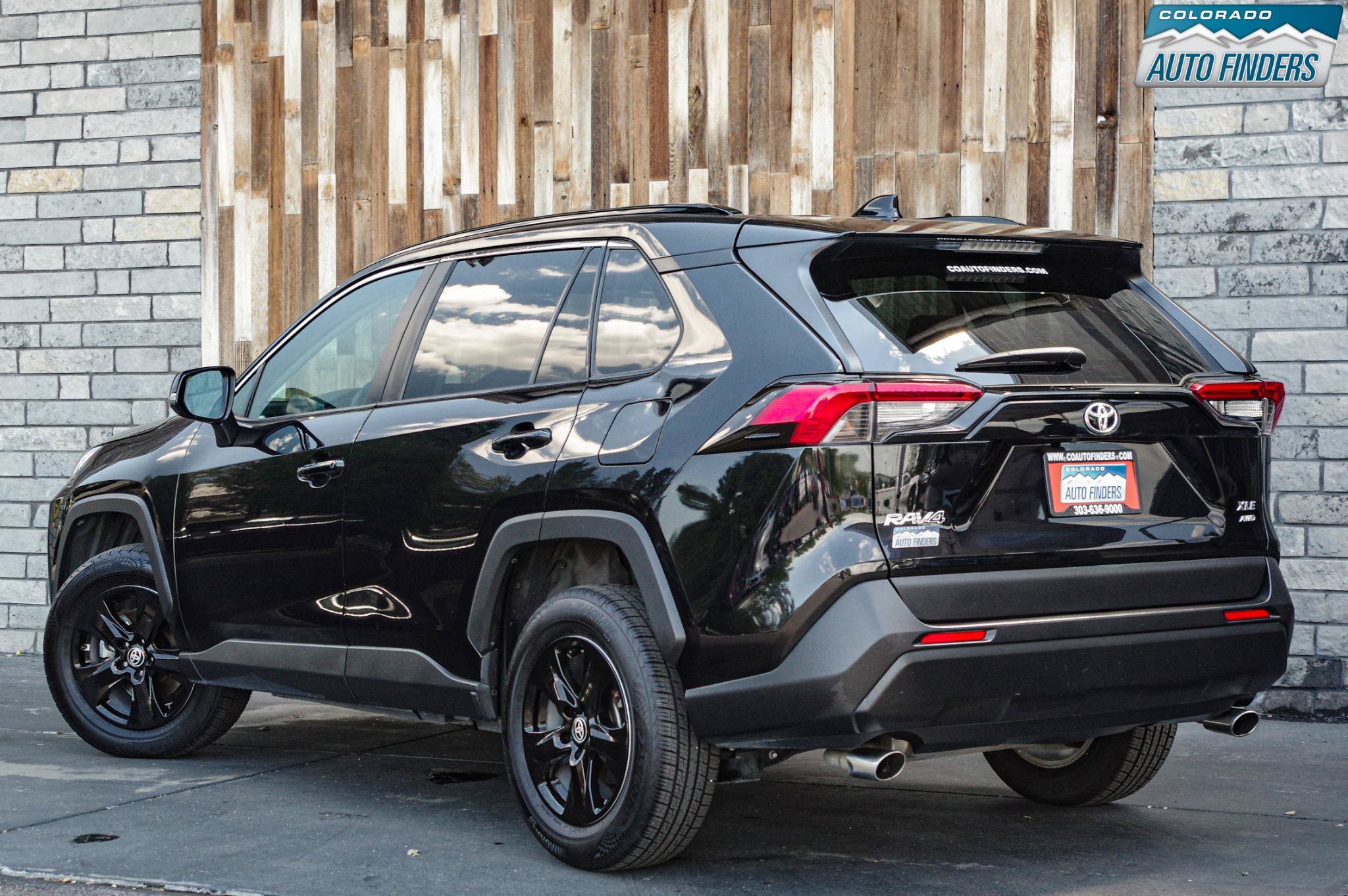 Used 2021 Toyota RAV4 XLE AWD/4WD image 4