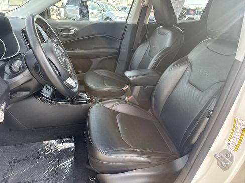 Used 2019 Jeep Compass Limited FWD image 3