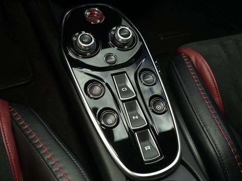 Used 2020 McLaren GT RWD image 22
