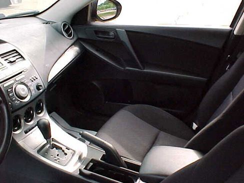 Used 2010 MAZDA MAZDA3 i Sport image 14