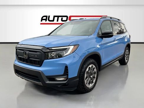 Used 2024 Honda Passport TrailSport image 3