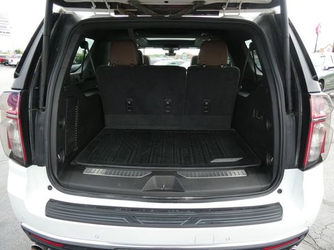 Used 2021 Chevrolet Suburban High Country w/ Premium Package AWD/4WD image 16