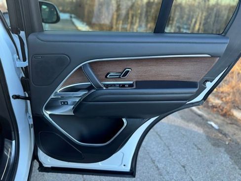 Certified 2025 Land Rover Range Rover SE AWD/4WD image 15